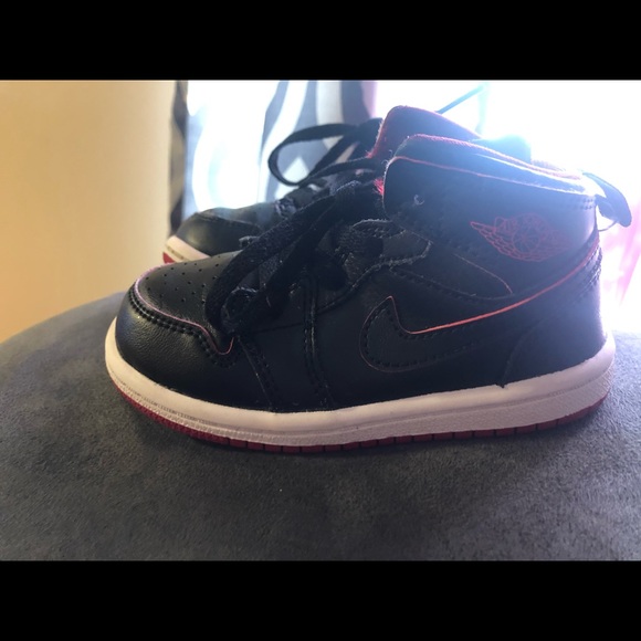 Air Jordan Toddler 1s - Picture 2 of 3